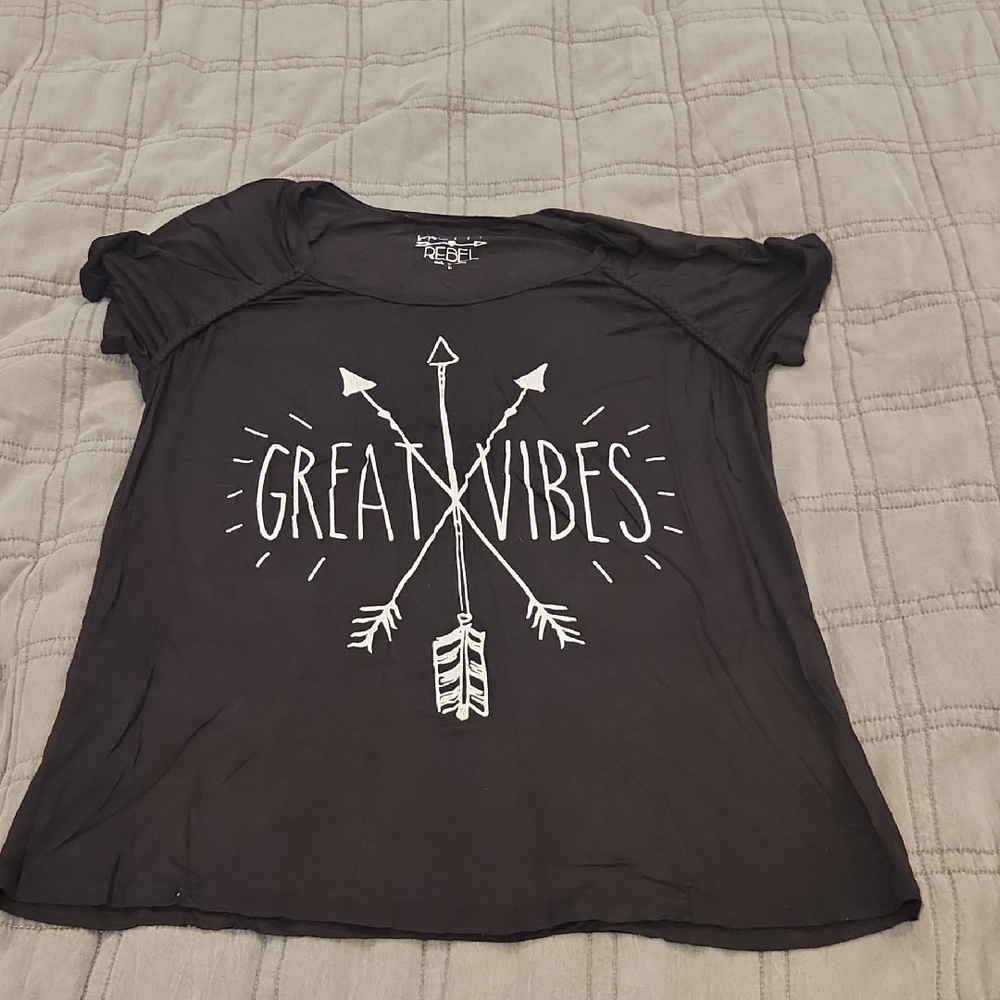 Pretty Rebel Black Graphic Tee with 'Great Vibes' Design Size L!